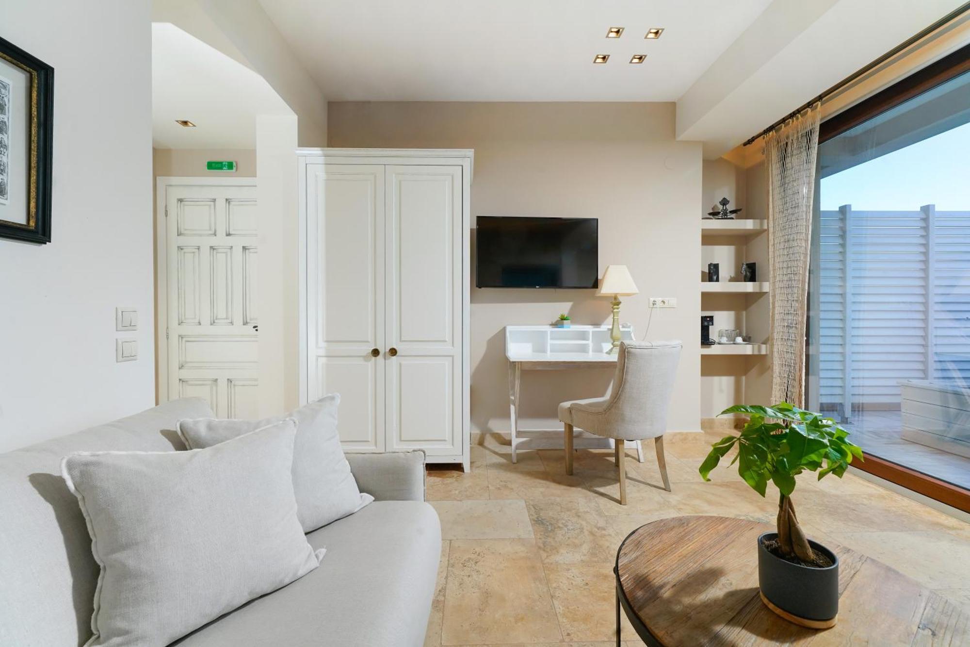 Agorastos Suites Коинира Экстерьер фото